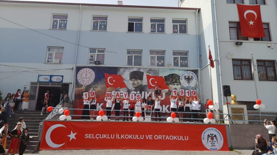 19 Mayıs Atatürk'ü Anma ve Gençlik ve Spor Bayramı Okulumuzda Coşkuyla Kutlandı
